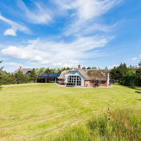 Vakantiehuis Holiday Lvi *